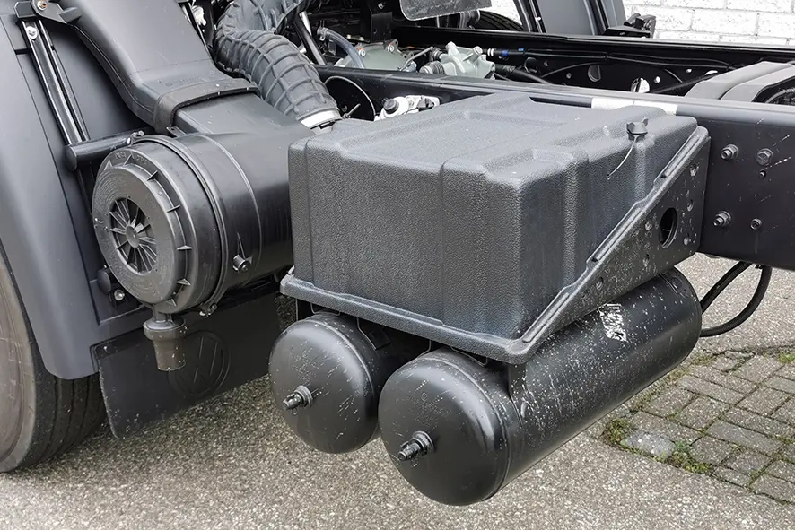 Volkswagen Constellation 24.250 BB CH 6x2 Chassis Cabin 13