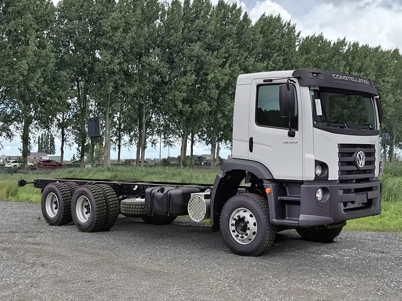 Volkswagen Constellation 31.320 BB CH 6x4 Chassis Cabin