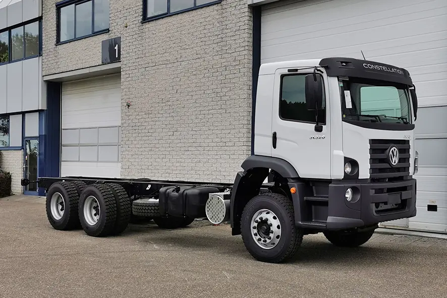 Volkswagen Constellation 31.320 BB CH 6x4 Chassis Cabin 1