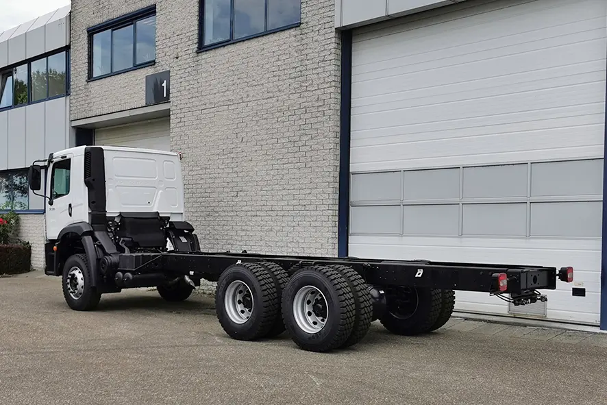 Volkswagen Constellation 31.320 BB CH 6x4 Chassis Cabin 2