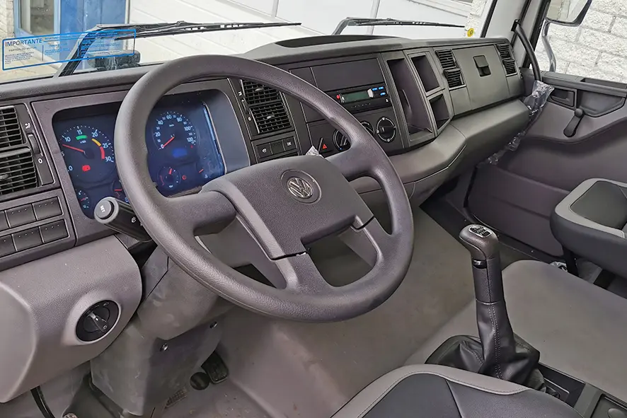 Volkswagen Constellation 31.320 BB CH 6x4 Chassis Cabin