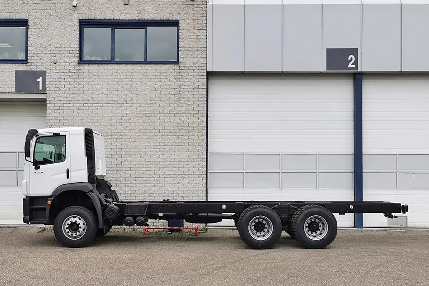 Volkswagen Constellation 31.320 BB CH 6x4 Chassis Cabin 4