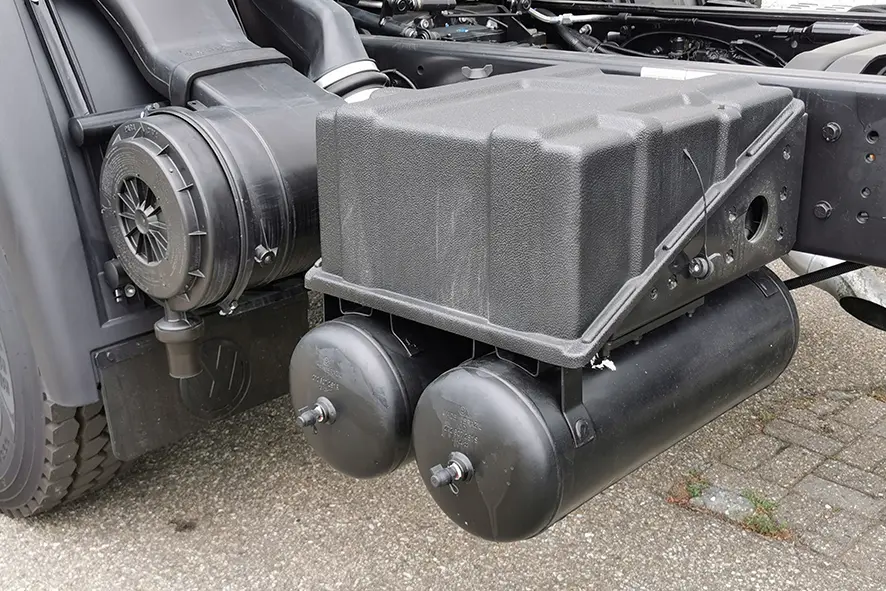 Volkswagen Constellation 31.320 BB CH 6x4 Chassis Cabin 12