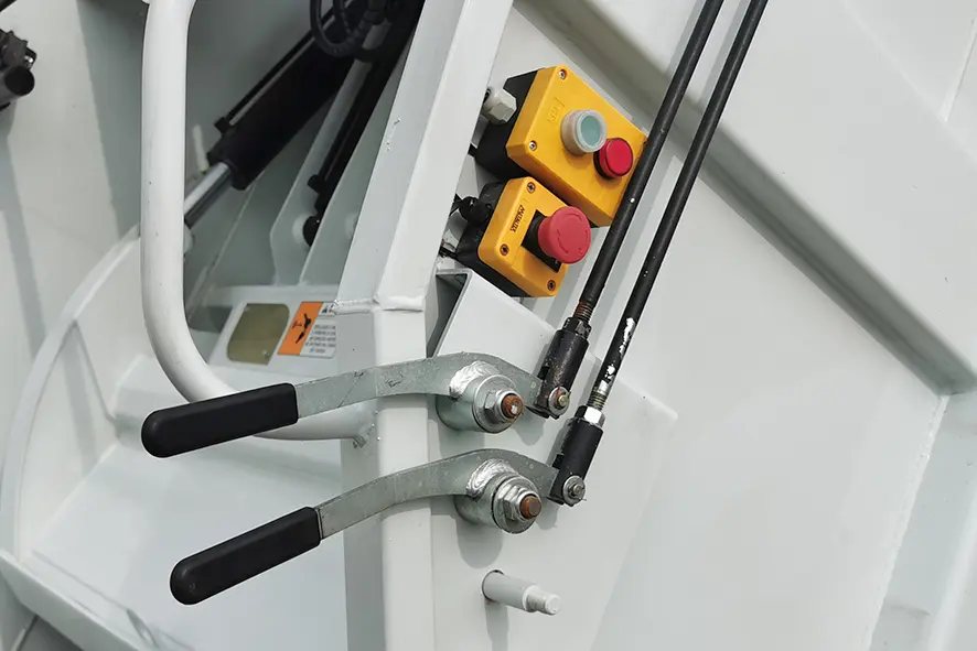 Volkswagen Constellation 31.320 BB CH 6x4 Garbage Collector 13