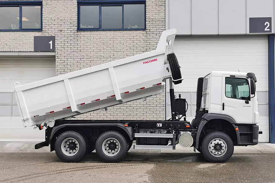 Volkswagen Constellation 31.320 BB CH Tipper Truck 6x4 18