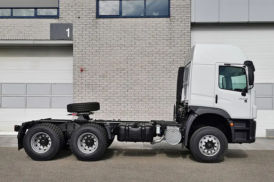 Volkswagen Constellation 31.320 BB SA Tractor Head 6x4 6