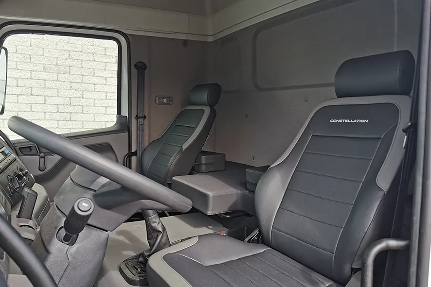 Volkswagen Constellation 31.320 BB SA 6x4 Tractor Head 9