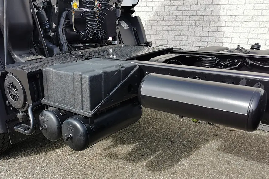 Volkswagen Constellation 31.320 BB SA 6x4 Tractor Head 11