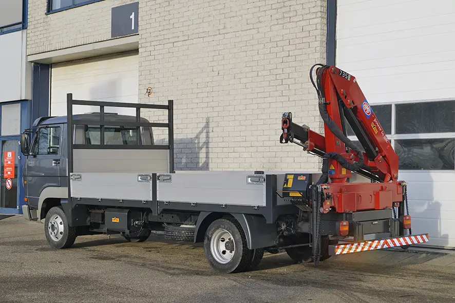 Volkswagen Delivery 9-150 HMF 735K1 4x2 Flatbed with Crane