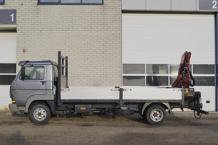 Volkswagen Delivery 9-150 HMF 735K1 4x2 Flatbed with Crane