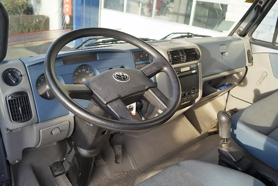 Volkswagen Delivery 9-150 HMF 735K1 4x2 Flatbed with Crane 7