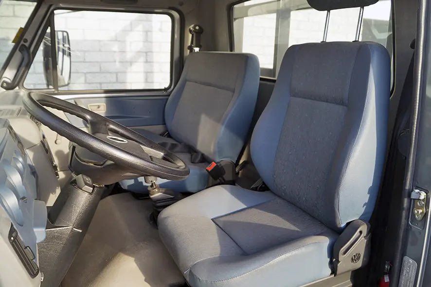 Volkswagen Delivery 9-150 HMF 735K1 4x2 Flatbed with Crane 9