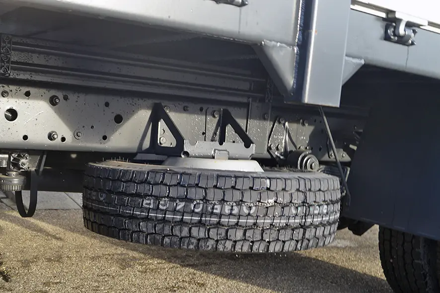 Volkswagen Delivery 9-150 HMF 735K1 4x2 Flatbed with Crane 13