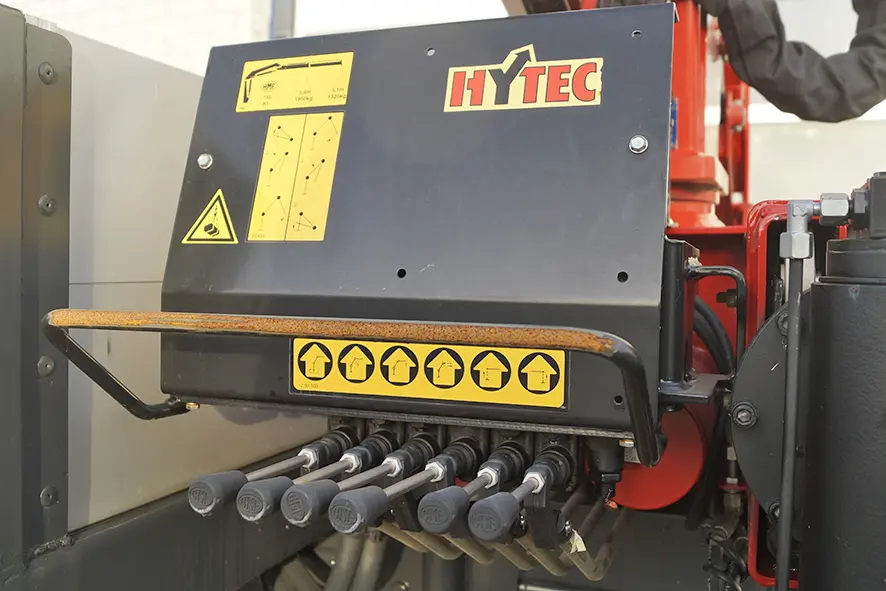 Volkswagen Delivery 9-150 HMF 735K1 4x2 Flatbed with Crane 16