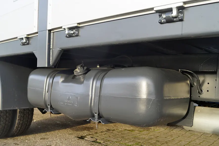 Volkswagen Delivery 9-150 HMF 735K1 4x2 Flatbed with Crane 17