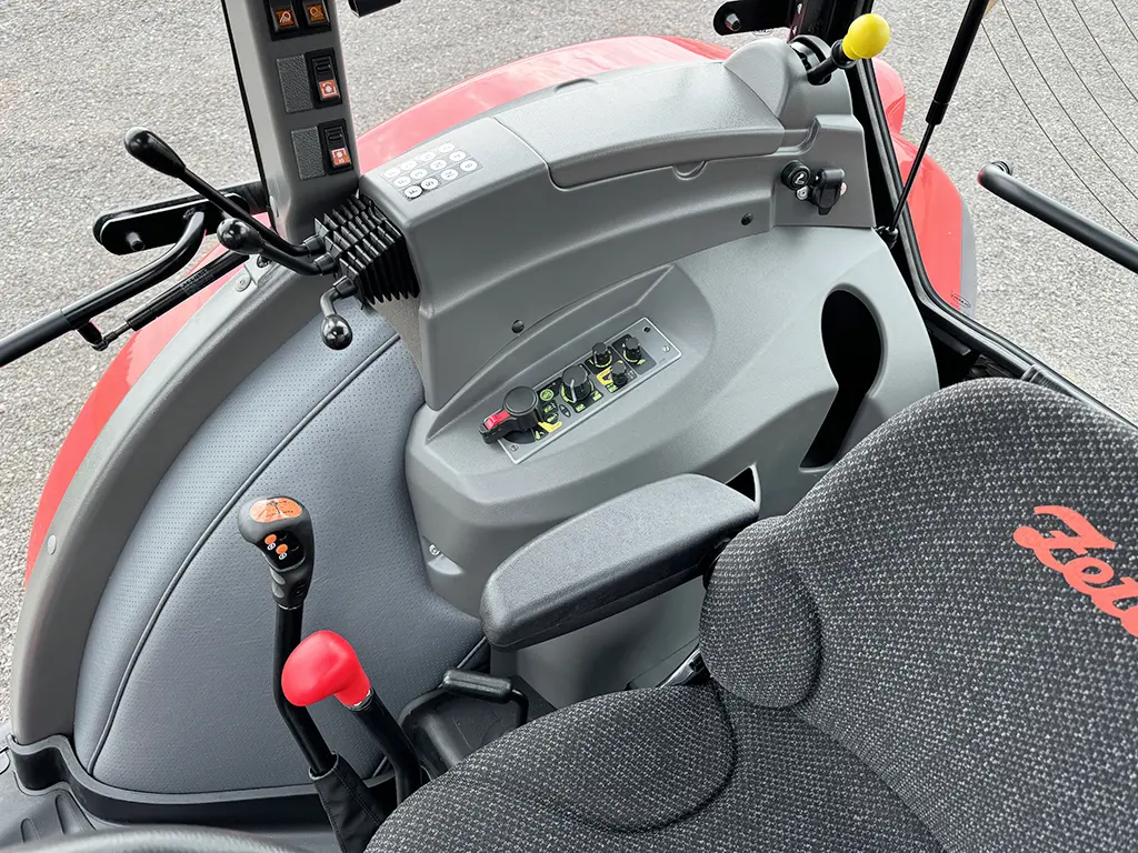 Zetor Forterra CL 135 4x4 Agricultural Tractor 8