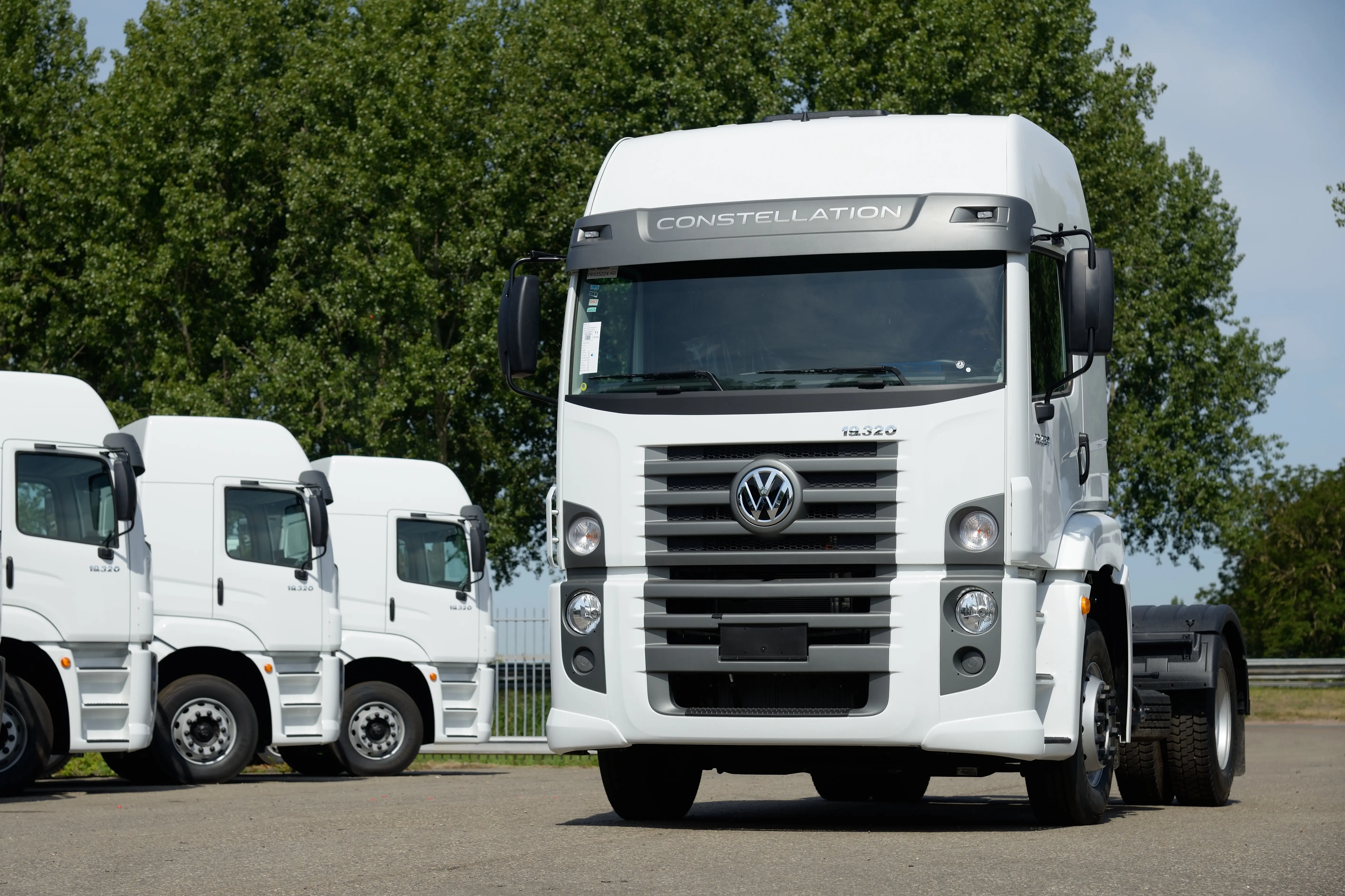 volkswagen-constellation-19-320-2022-1